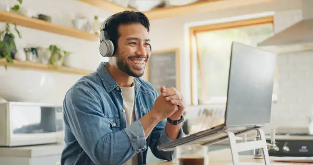 Modern eLearning website interface built with Tutor LMS on WordPress, showcasing online courses, instructor dashboard, and mobile-friendly design